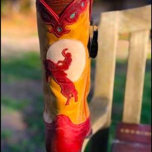 ISO  caborca boots Bronc rider